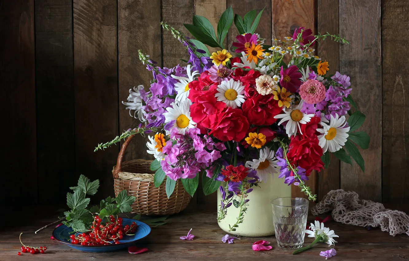 Фото обои цветы, корзина, ромашки, букет, смородина, цинии