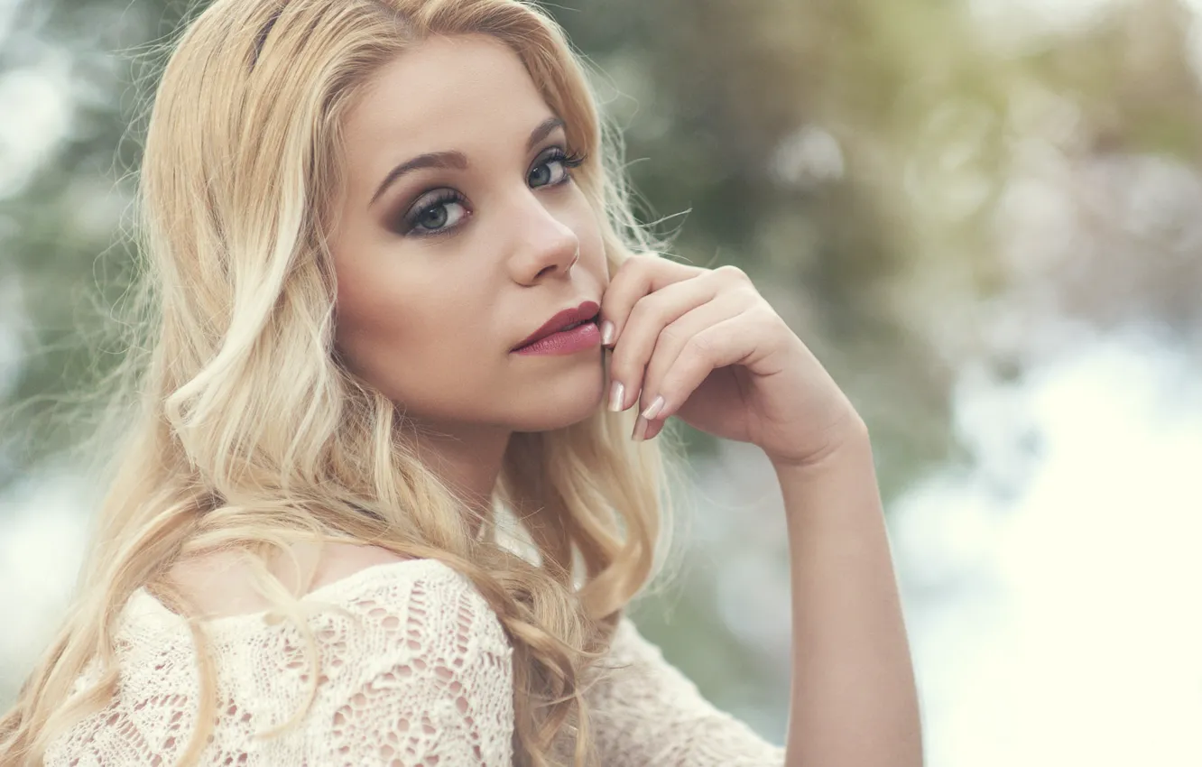 Фото обои взгляд, портрет, боке, Sandra Onofrei