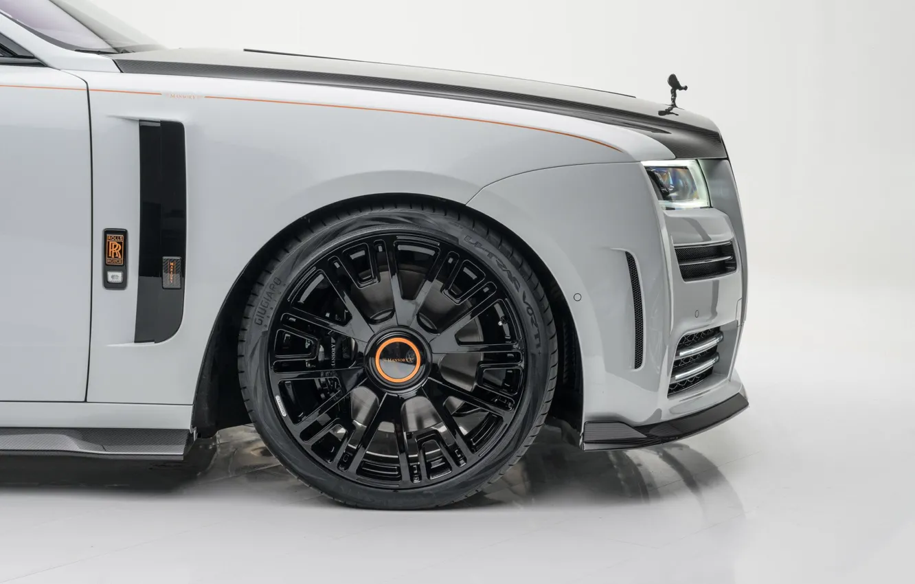 Фото обои белый фон, Mansory, Rolls-Royce Ghost, колесный диск, часть кузова, New Ghost