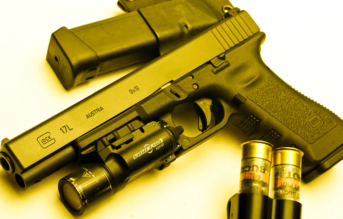 Фото обои обойма, surefire, Glock 17L, целевой вариант модели с удлинённым стволом, австрийский пистолет