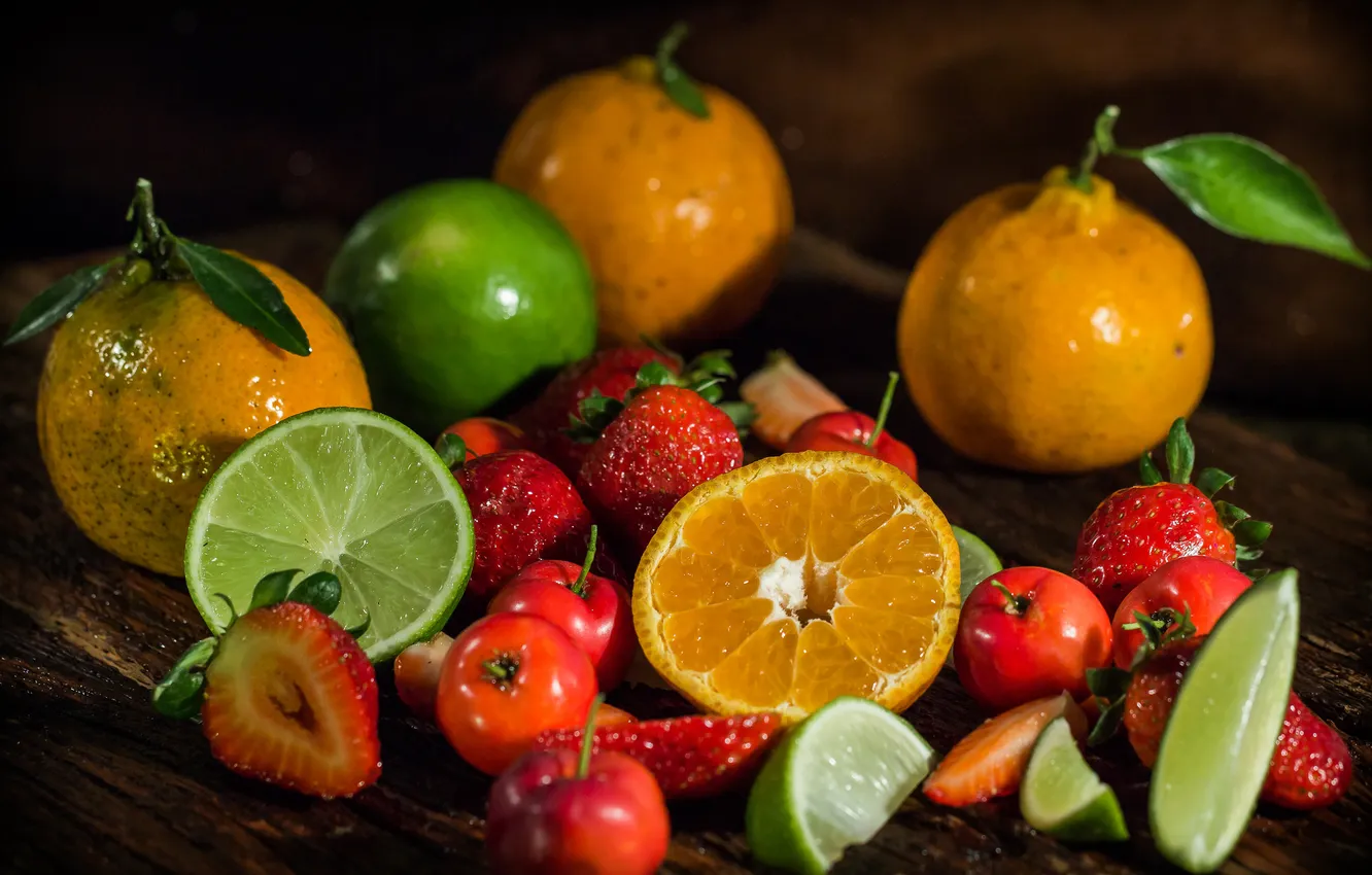 Фото обои ягоды, клубника, лайм, цитрусы, мандарины