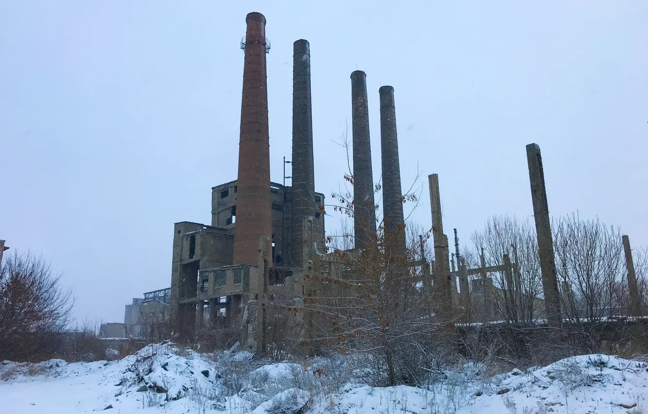 Фото обои зима, небо, снег, архитектура, снегопад, заброшенный завод
