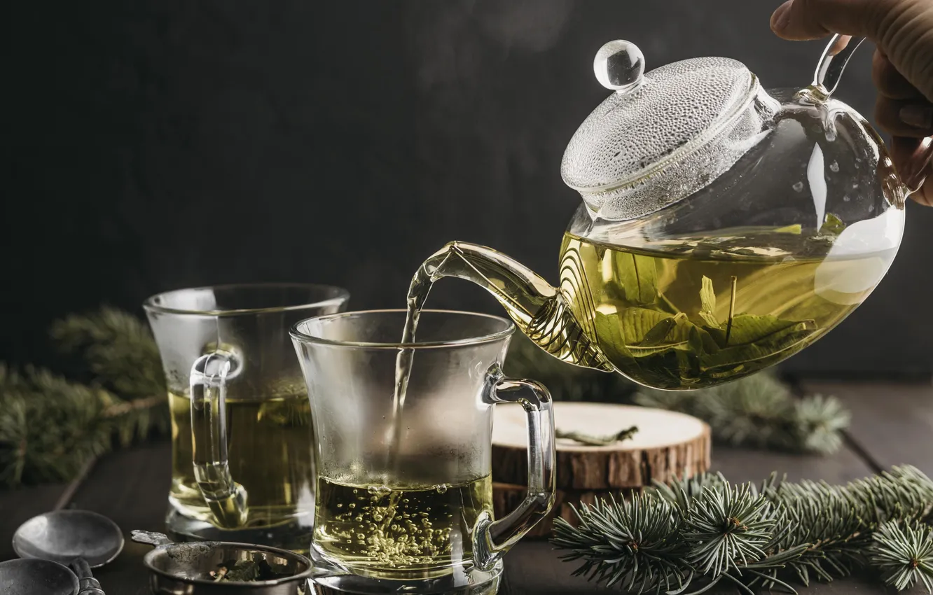 Фото обои стекло, ветки, стол, чай, доски, рука, чайник, бокалы