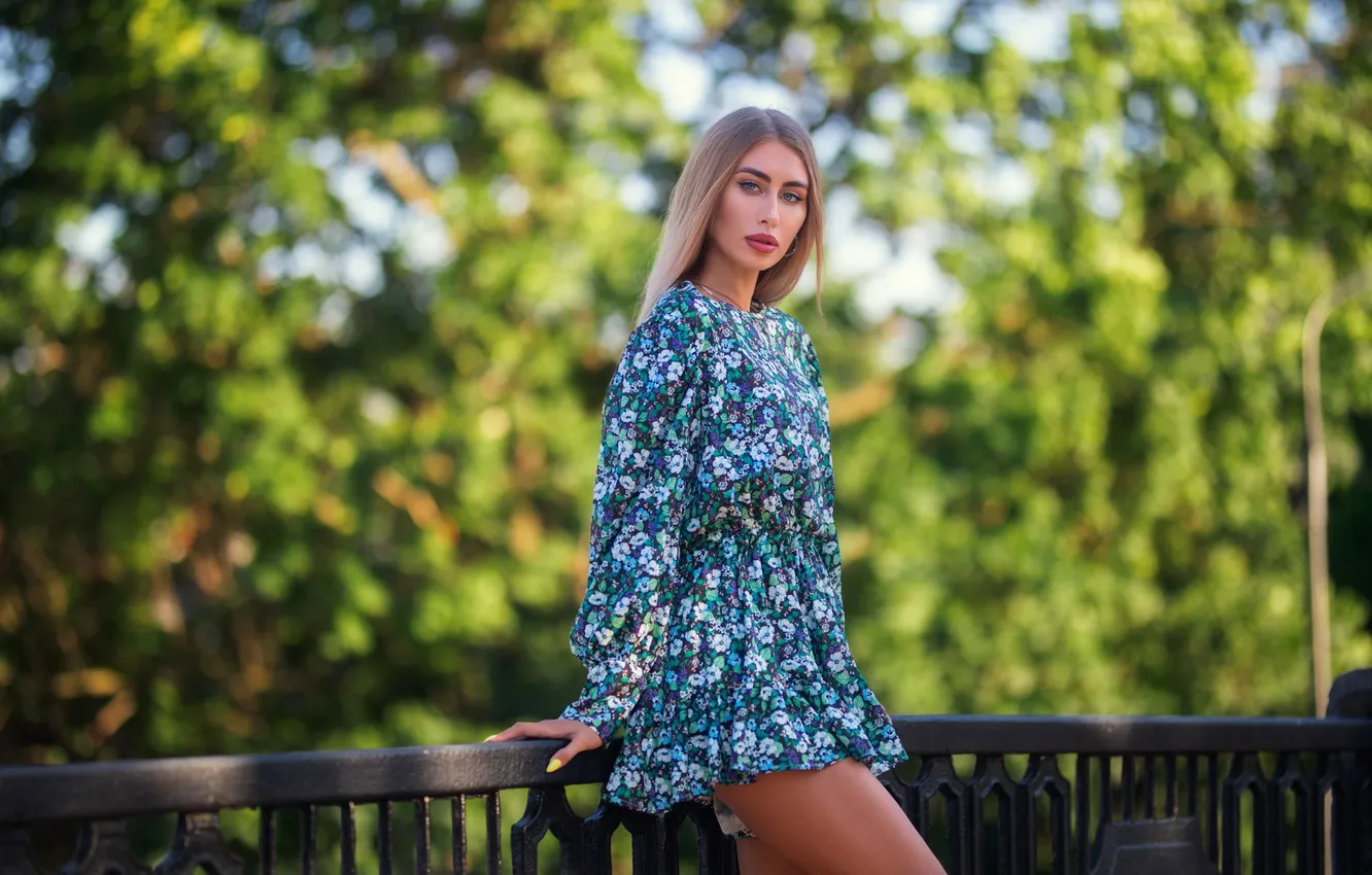 Фото обои девушка, милая, модель, Обои, Туфли, Крестик, шатенка, Каблуки