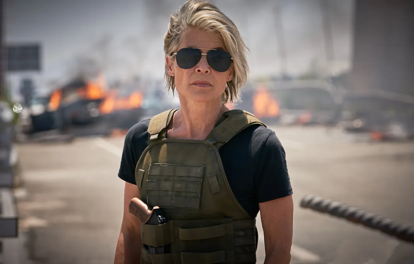 Фото обои пистолет, фантастика, кадр, очки, боевик, Terminator, боке, Sarah Connor