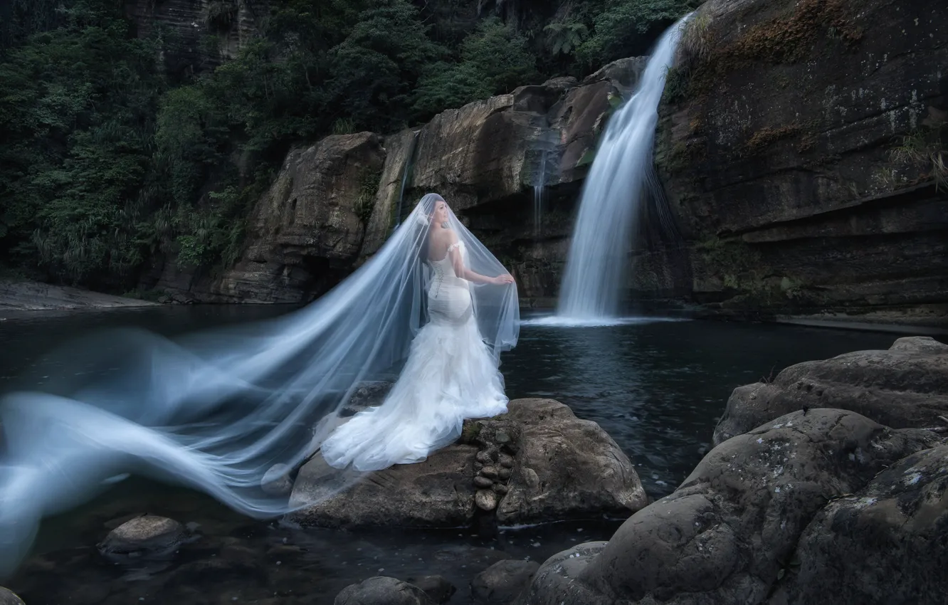 Фото обои девушка, природа, стиль, настроение, водопад, азиатка, невеста, фата