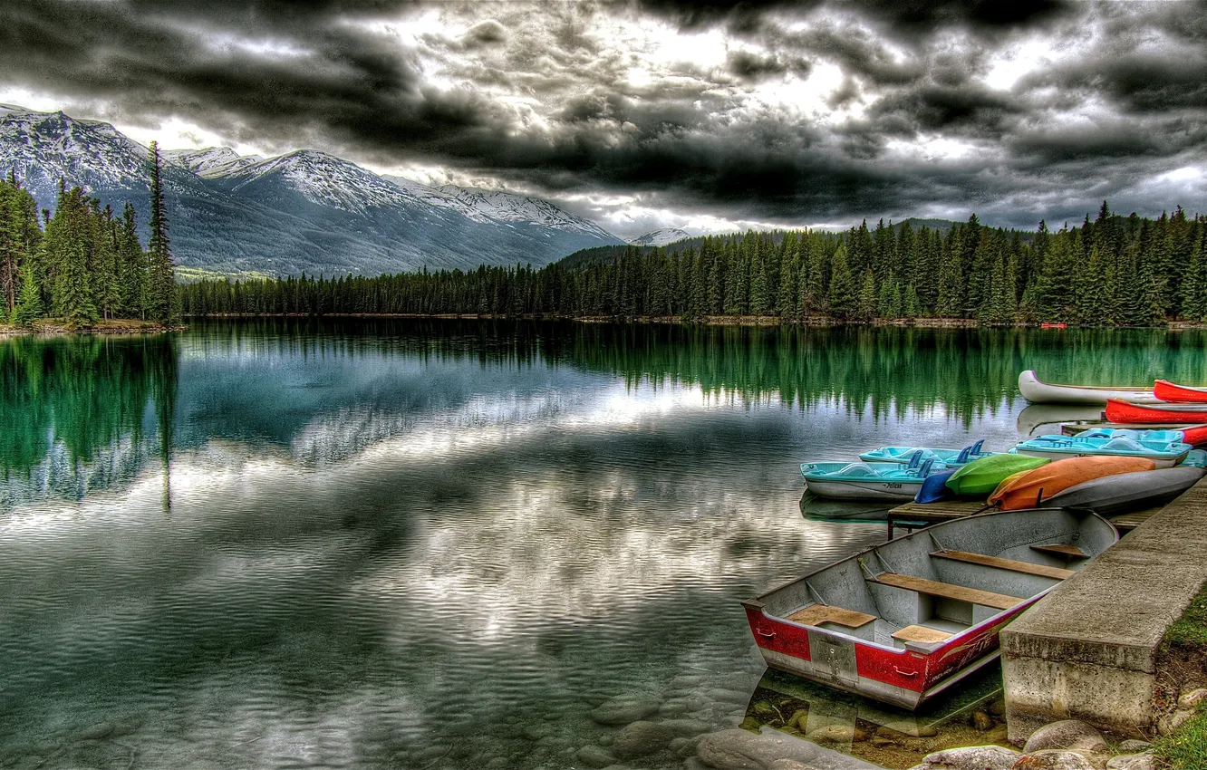 Фото обои лес, небо, облака, деревья, пейзаж, горы, природа, озеро