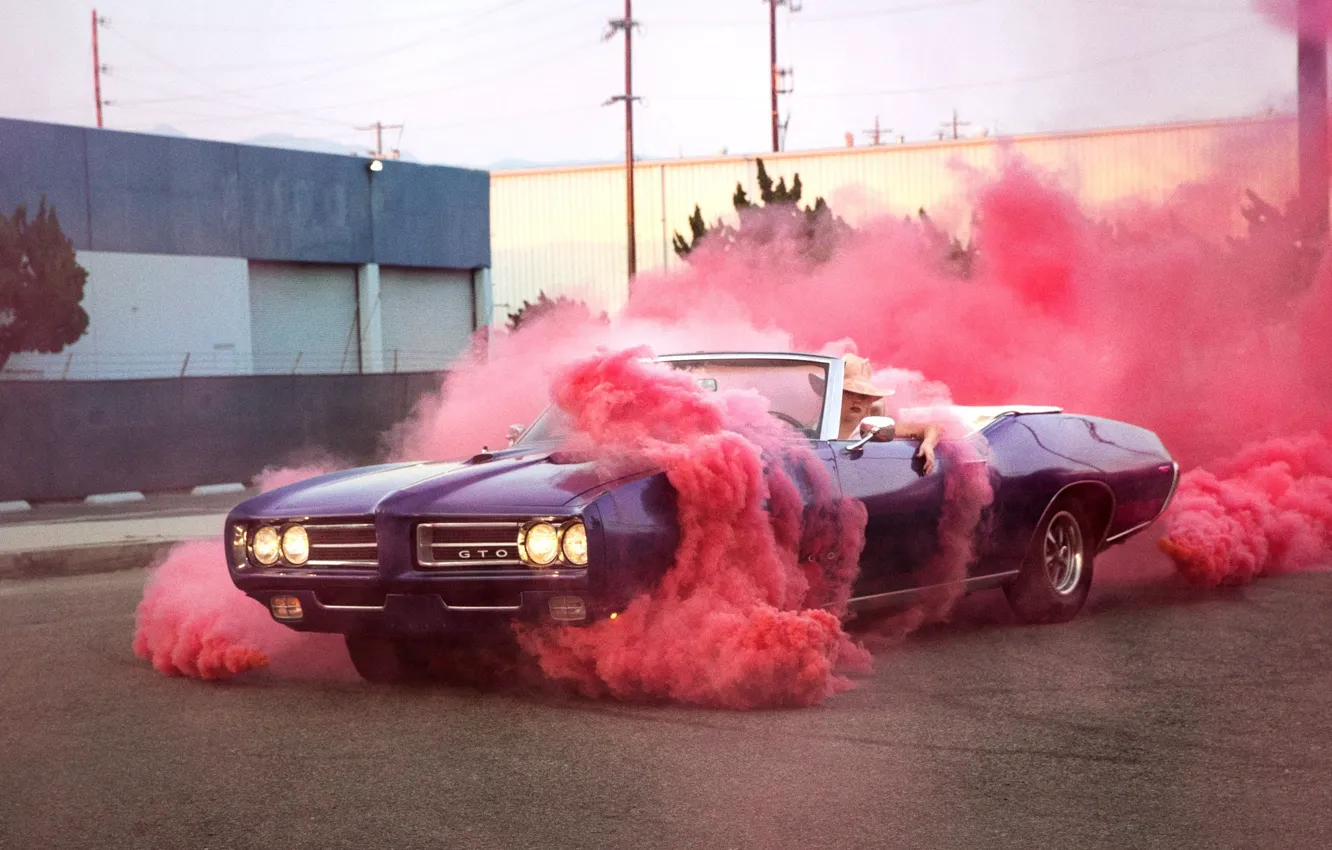 Фото обои car, машина, авто, девушка, туман, стиль, музыка, розовый