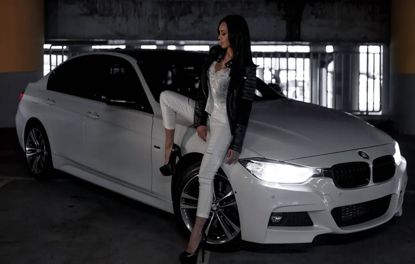 Обои Девушки, BMW, красивая девушка, Валерия, белый авто, позирует над ...