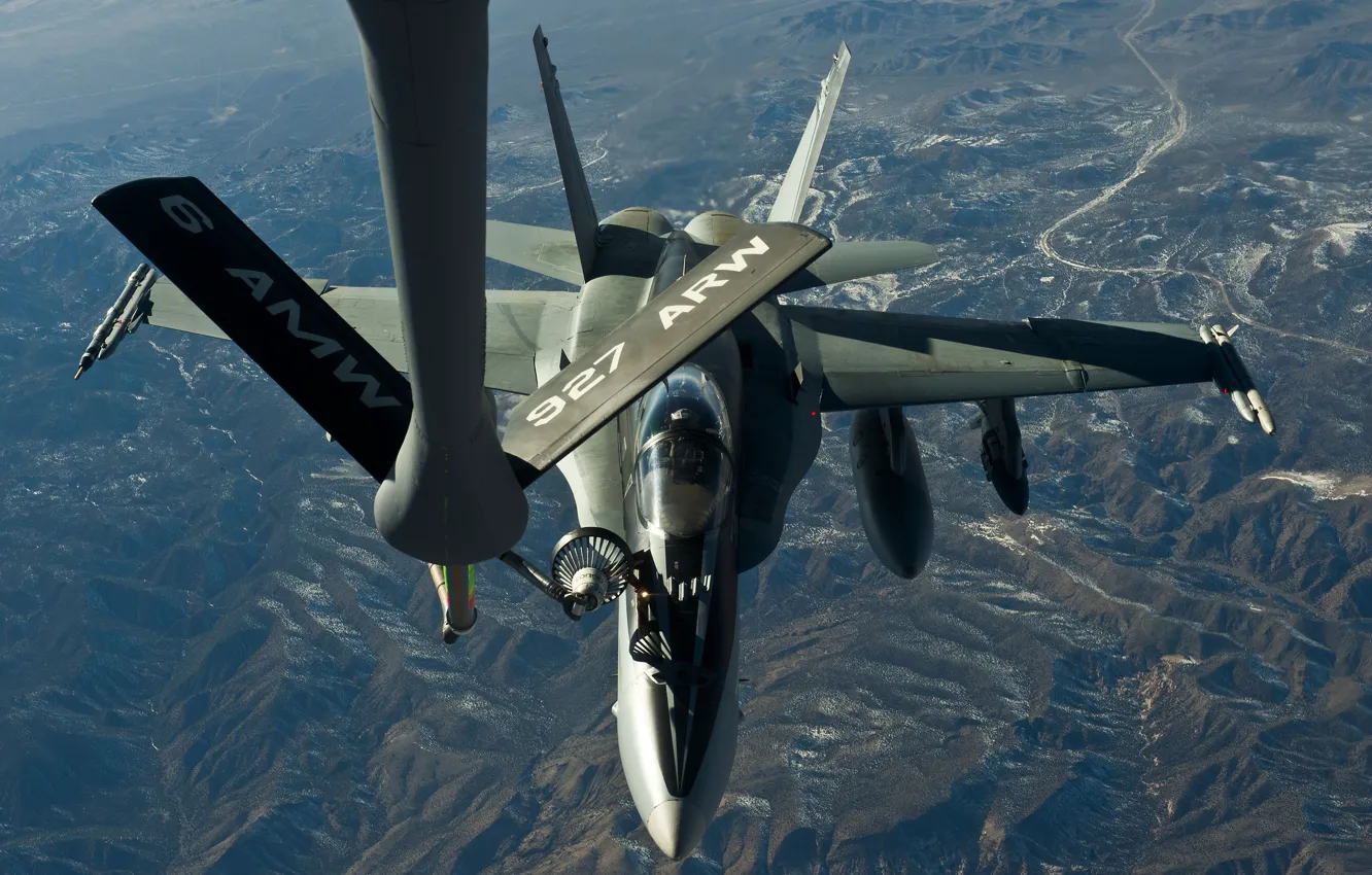 Фото обои полет, пейзаж, горы, Лас-Вегас, дозаправка, Hornet, KC-135 Stratotanker, FA-18