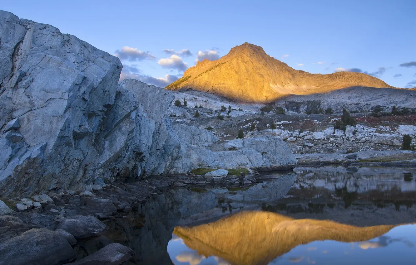 Фото обои горы, природа, озеро, отражение, скалы, рассвет