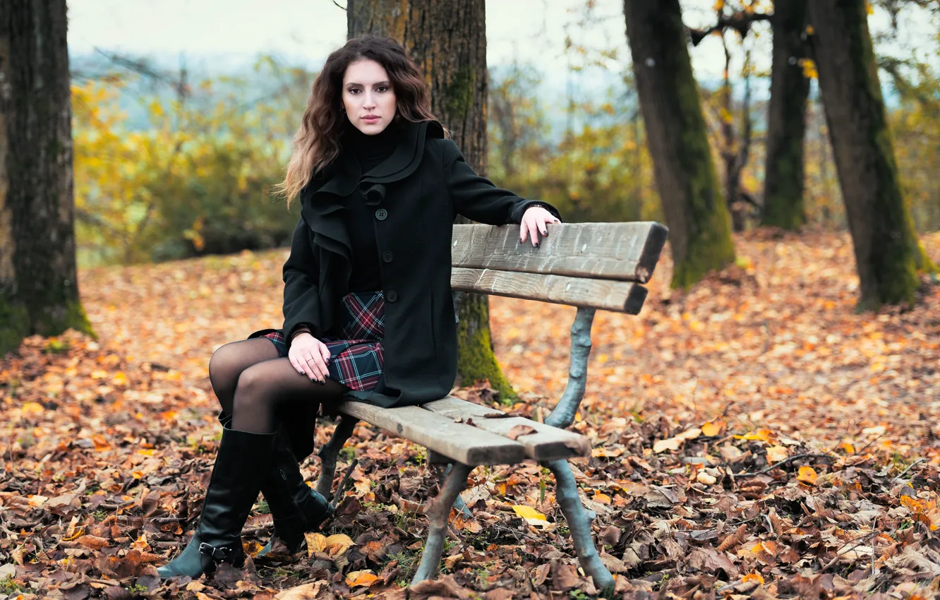 Фото обои осень, девушка, парк, листва, скамья, Chiara