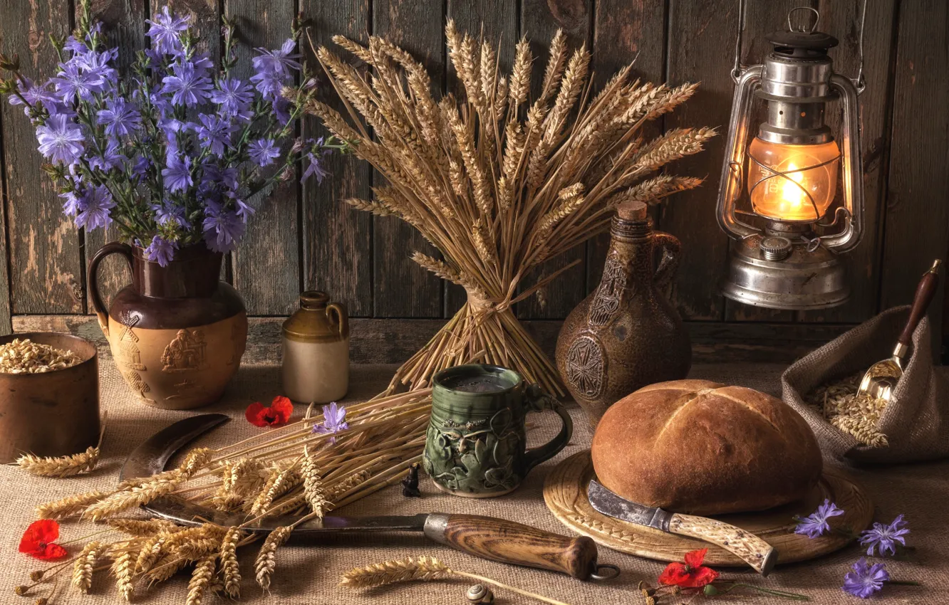 Фото обои пшеница, зерно, хлеб, нож, кружка, фонарь, кувшин, натюрморт