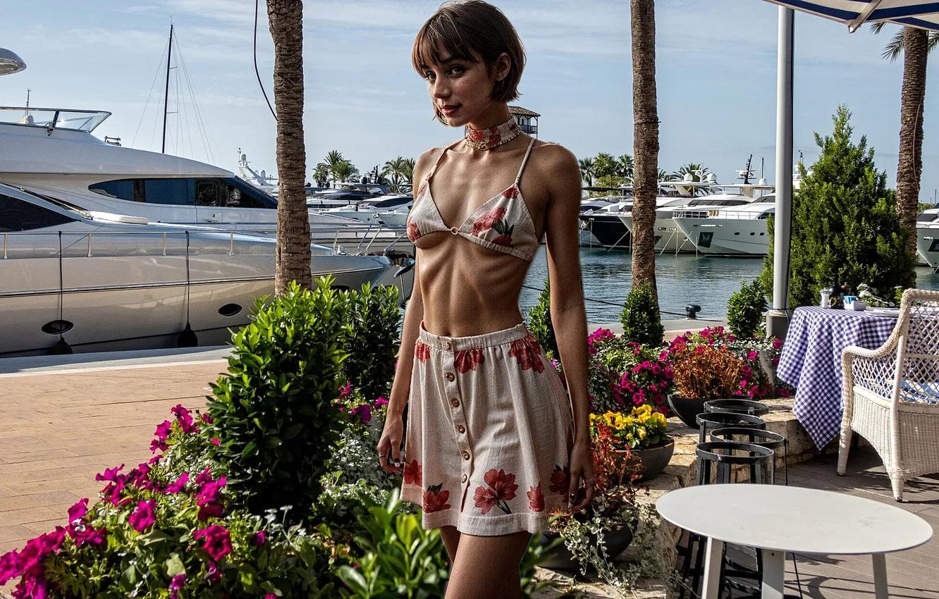 Фото обои цветы, яхта, актриса, брюнетка, красивая, худенькая, Ana de Armas, Ана де Армас