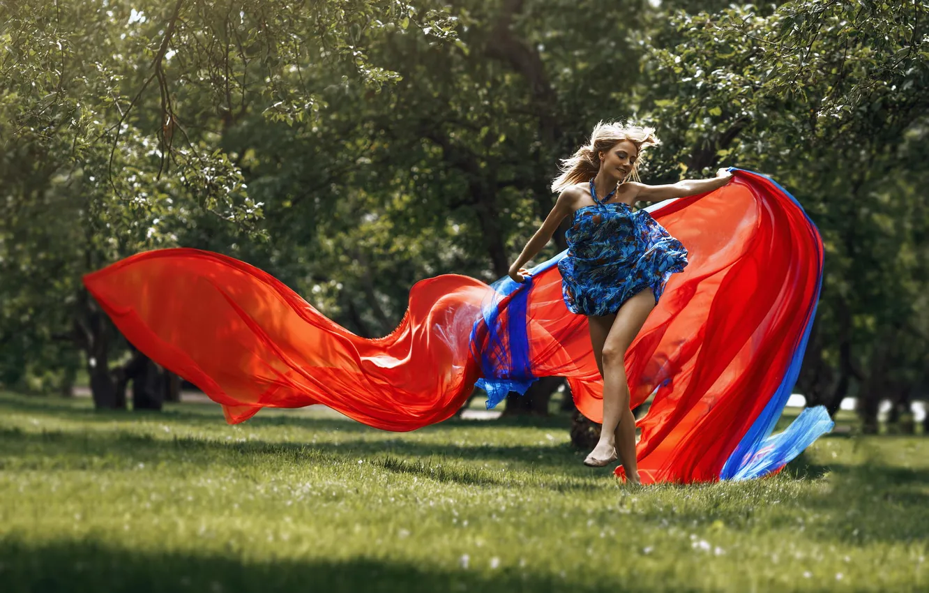 Фото обои трава, девушка, радость, шлейф, ножки, photographer, платьице, Dmitry Plekhanov