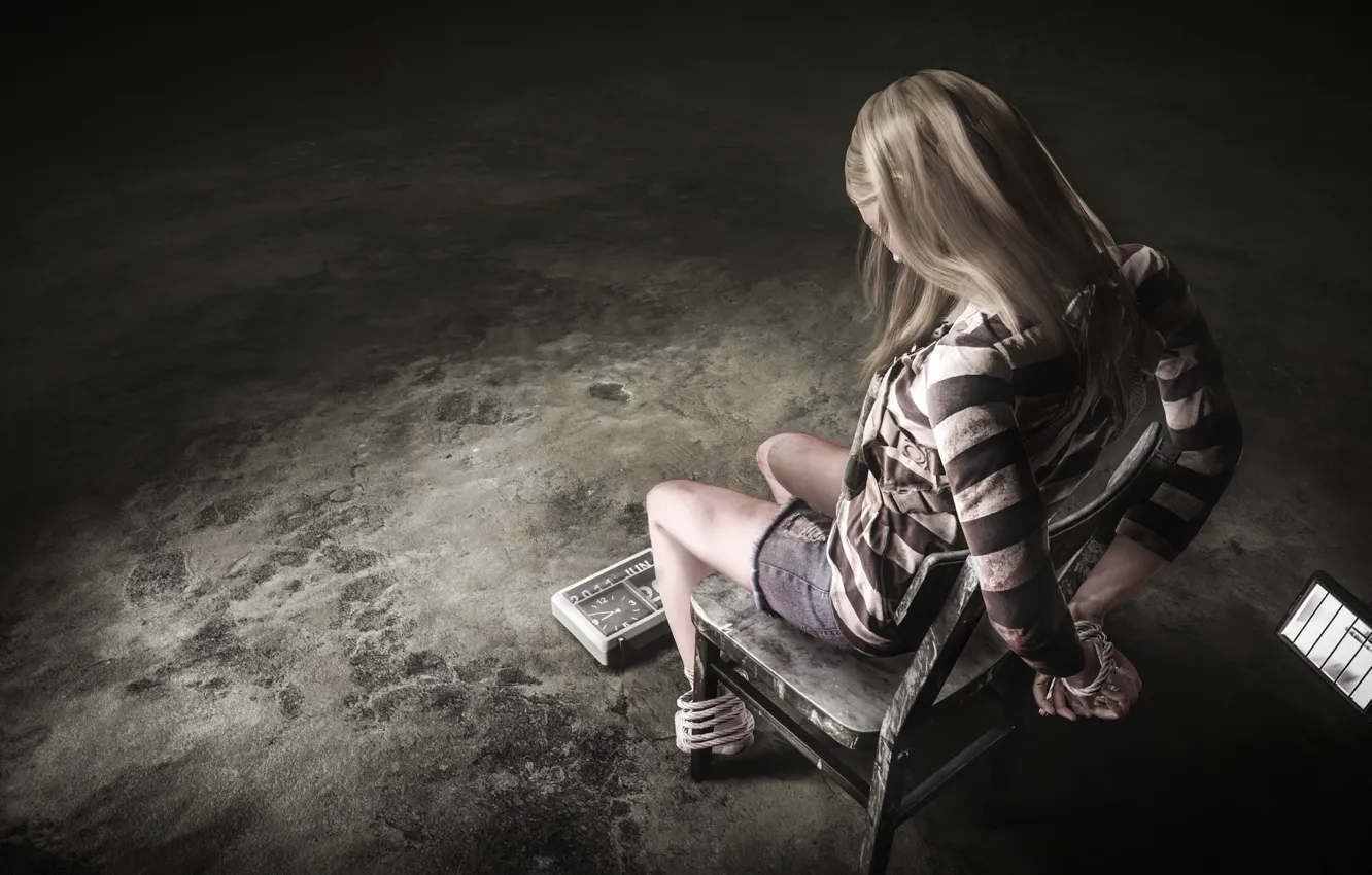 Фото обои girl, game, panic, woman, Microsoft Windows, chair, fear, blonde