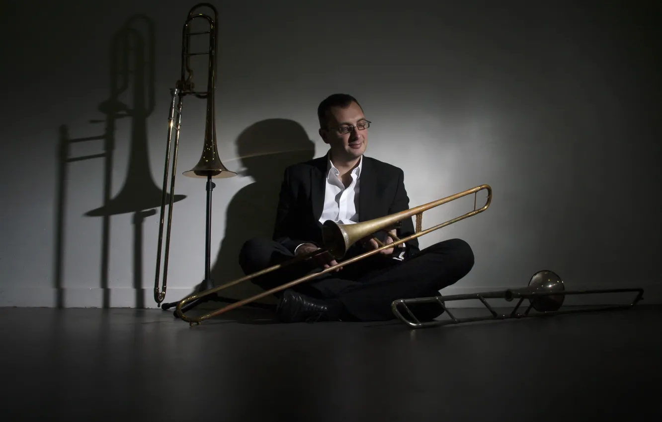 Фото обои музыка, человек, Trombones