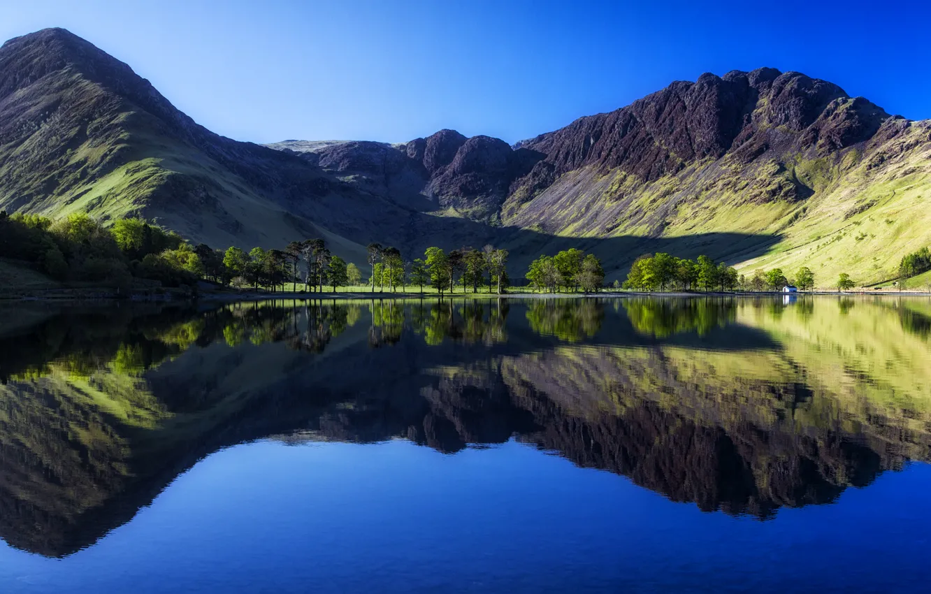 Фото обои вода, деревья, горы, озеро, отражение, берег, Англия, домик