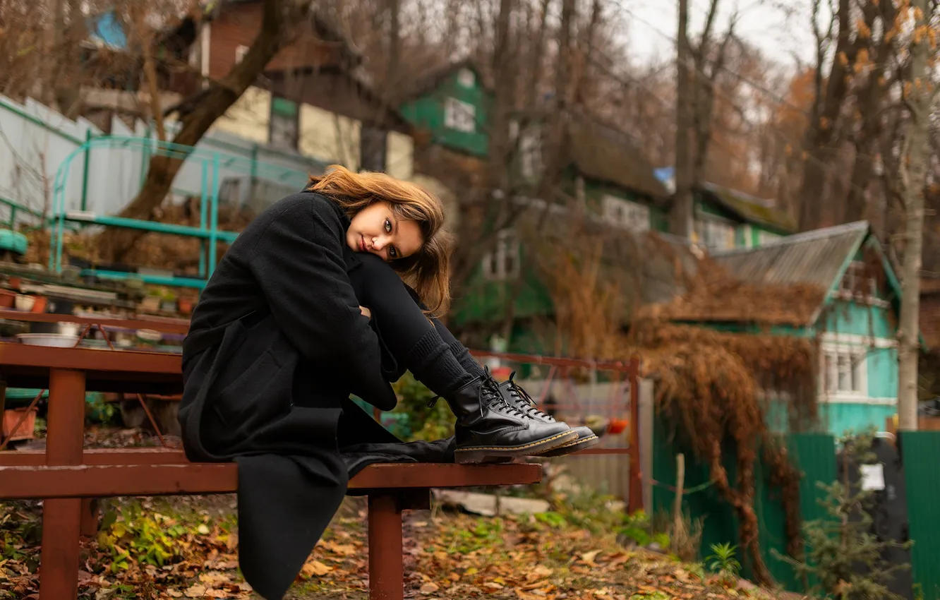 Фото обои осень, девушка, скамейка, поза, ноги, ботильоны, Дмитрий Шульгин
