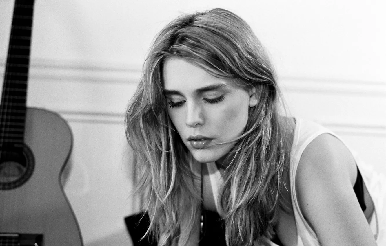 Фото обои волосы, гитара, актриса, Gaia Weiss, Джая Уайсс