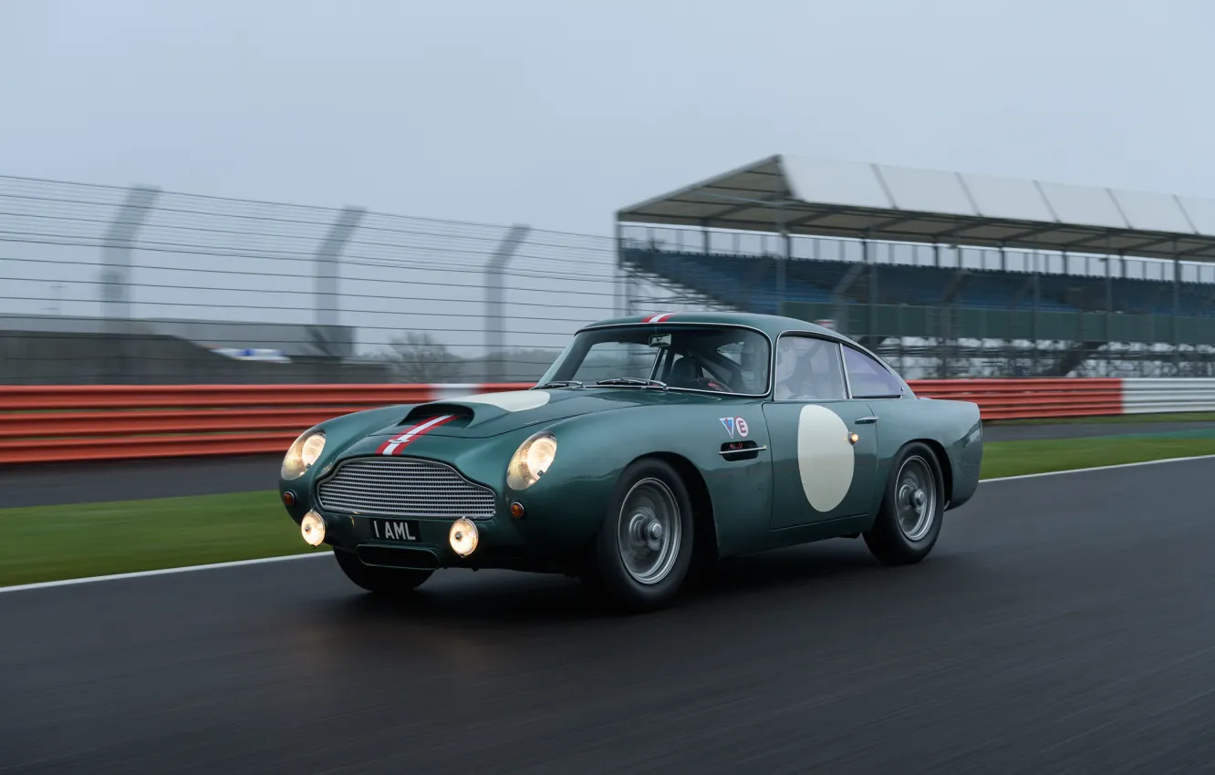 Фото обои Aston Martin, Скорость, Фары, Трасса, Classic, 2018, Classic car, 1958