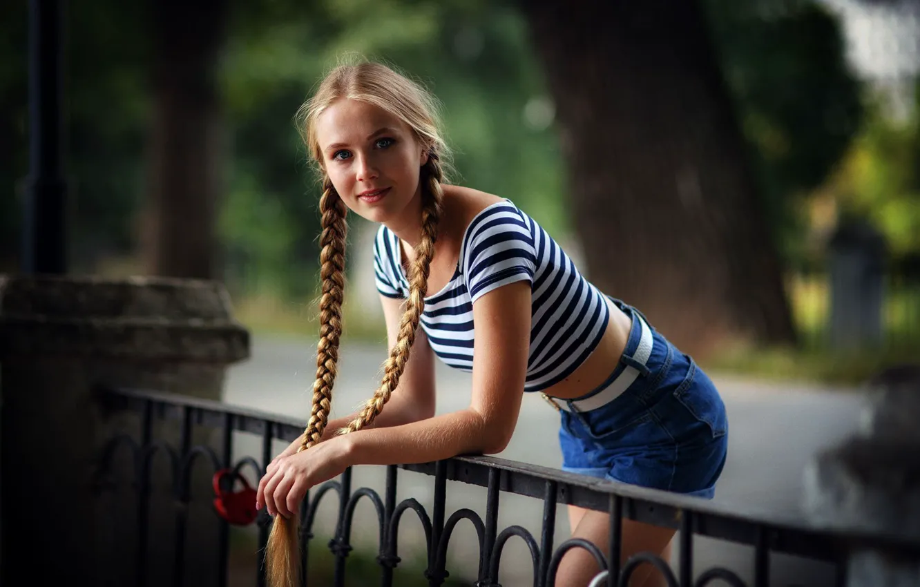 Фото обои girl, shorts, beautiful, cute, pigtails