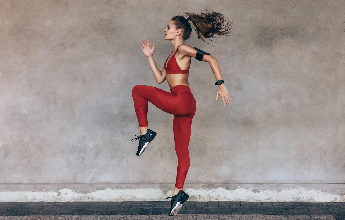 Фото обои girl, athlete, sneakers, sportswear