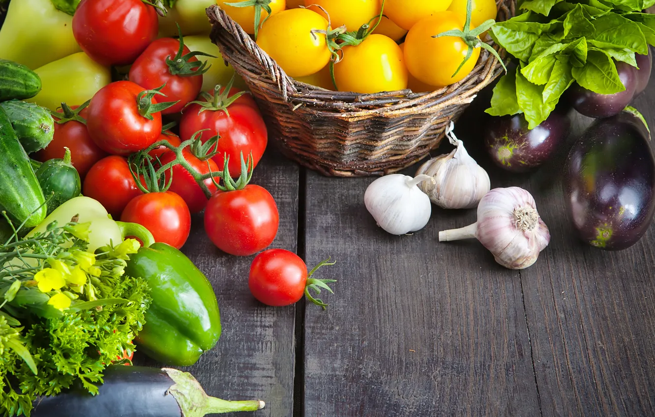 Фото обои зелень, баклажаны, перец, овощи, помидоры, огурцы, чеснок
