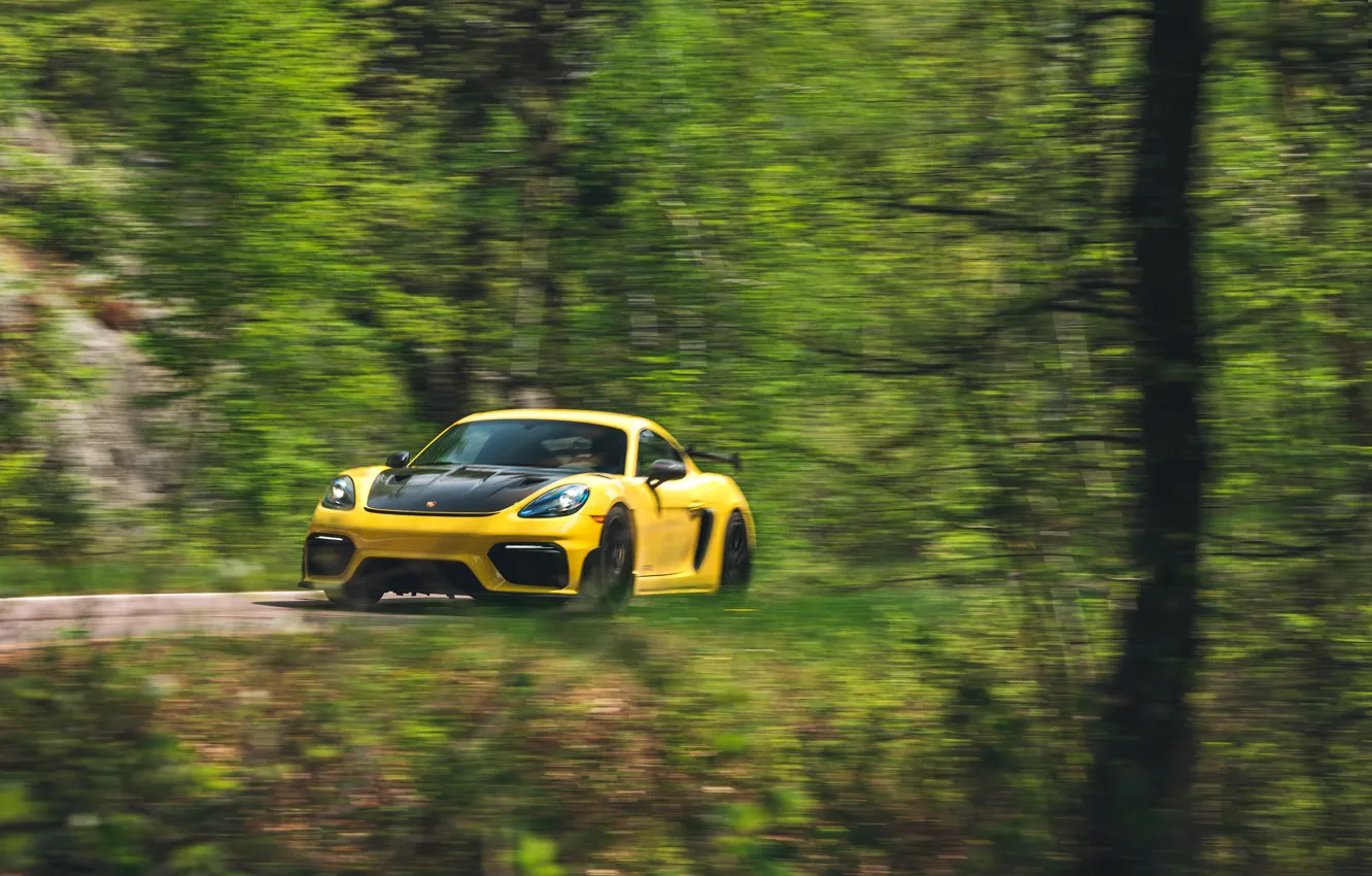 Фото обои желтый, Porsche, Cayman, порше, в движении, Weissach Package, 718, Porsche 718 Cayman GT4 RS