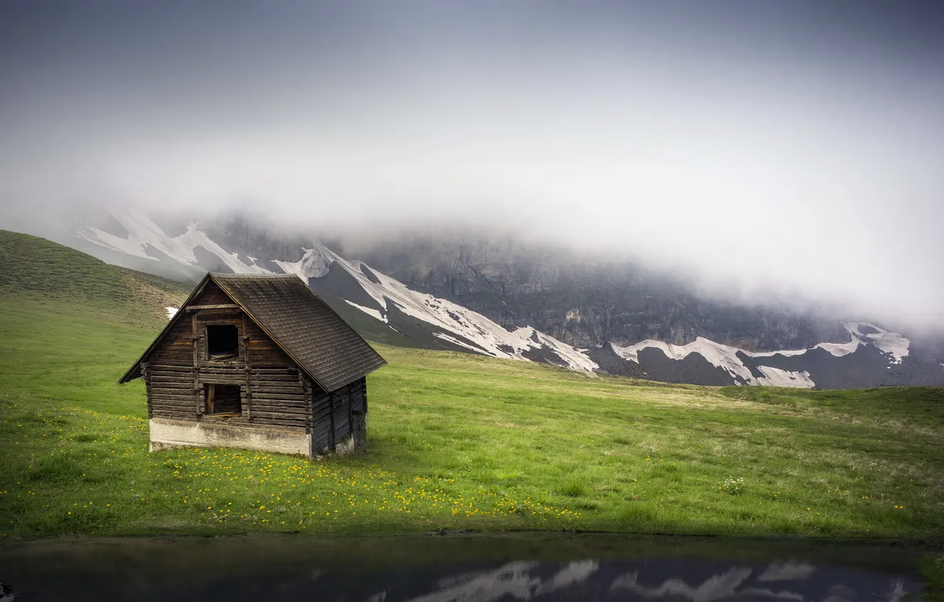 Фото обои пейзаж, горы, туман, дом