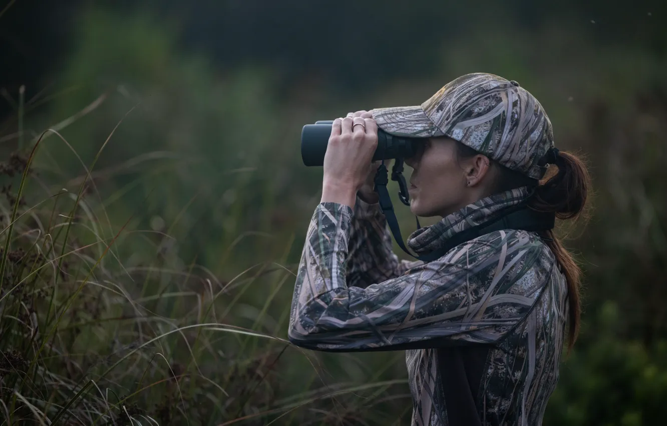 Фото обои Девушка, Бинокль, Бейсболка, Wildlife, Дикая природа, Хаки, Waterproof hunting binoculars 900, Khaki