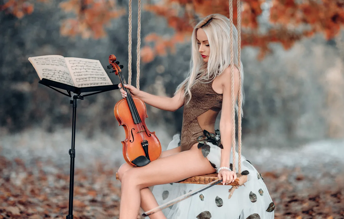 Фото обои осень, девушка, поза, ноты, качели, настроение, скрипка, фигура