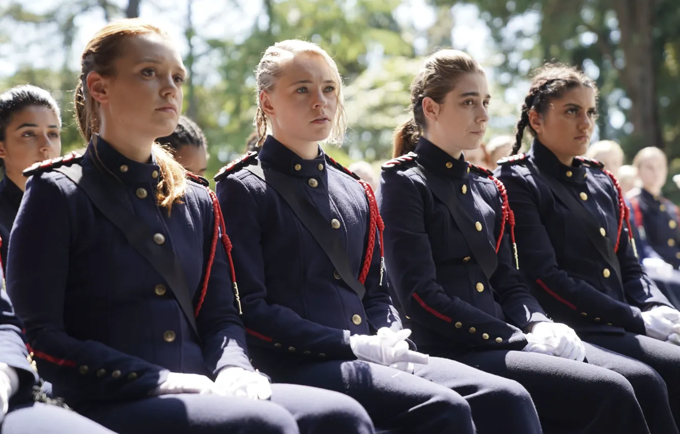 Фото обои Солдаты, Сидят, Ведьмы, Motherland: Fort Salem, Родина: Форт Салем, Raelle Collar, Jessica Sutton, Taylor Hickson