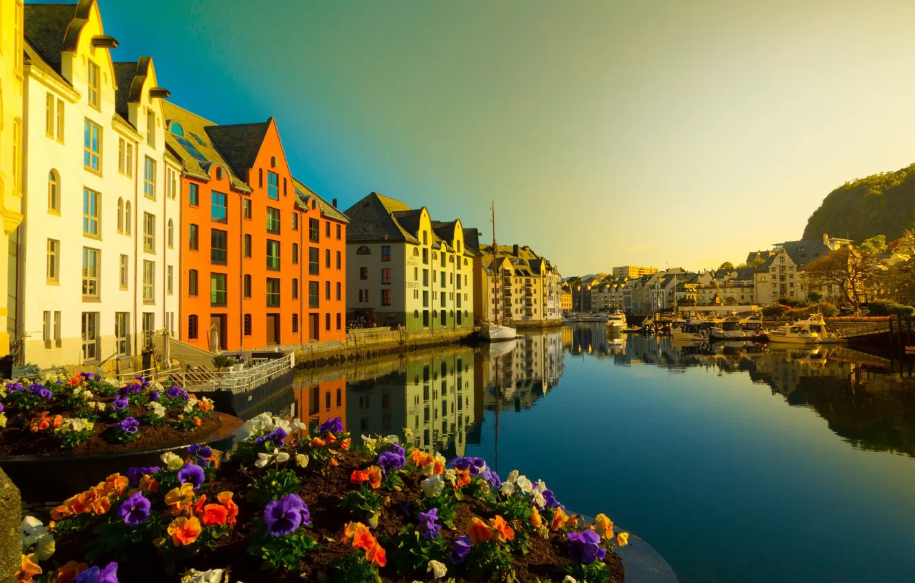 Фото обои здания, Норвегия, канал, Norway, Ålesund, Олесунн, Aalesund, More og Romsdal