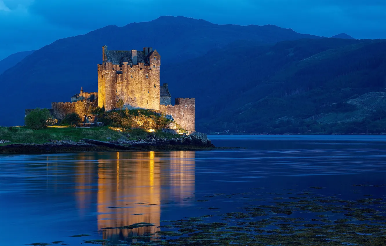 Фото обои вода, свет, горы, ночь, замок, холмы, Шотландия, подсветка