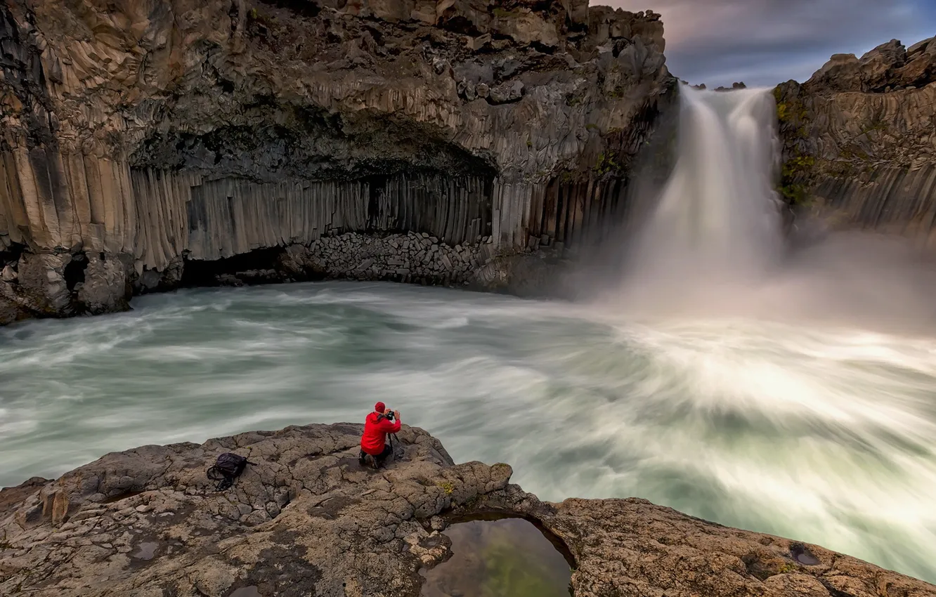 Фото обои река, человек, водопад