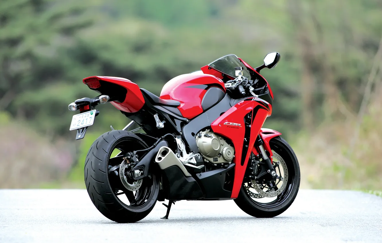 Фото обои мотоцикл, red, honda, вид сзади, bike, хонда, выхлопная труба, cbr1000rr