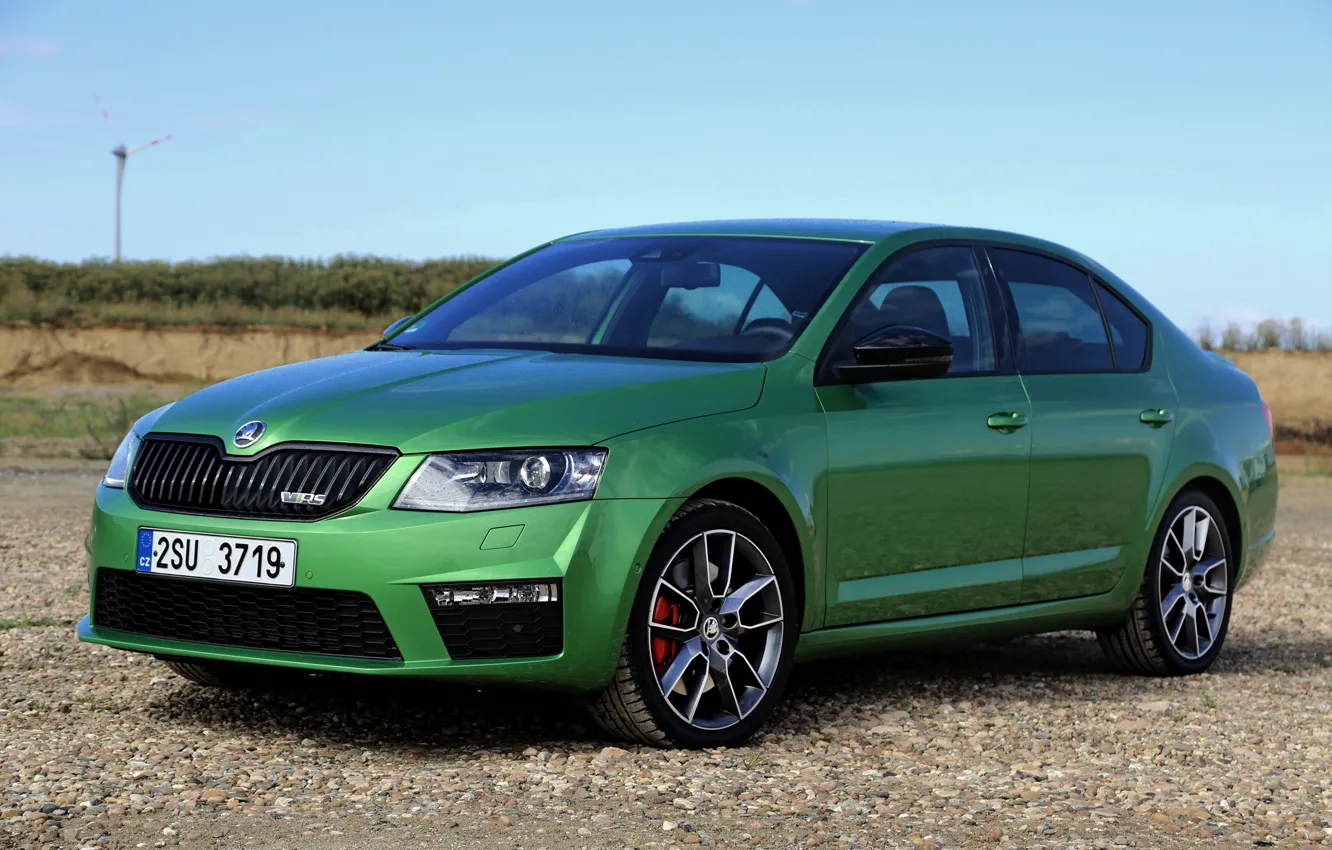 Фото обои зелёный, седан, щебень, Škoda, 2013, Skoda, Octavia, Octavia RS