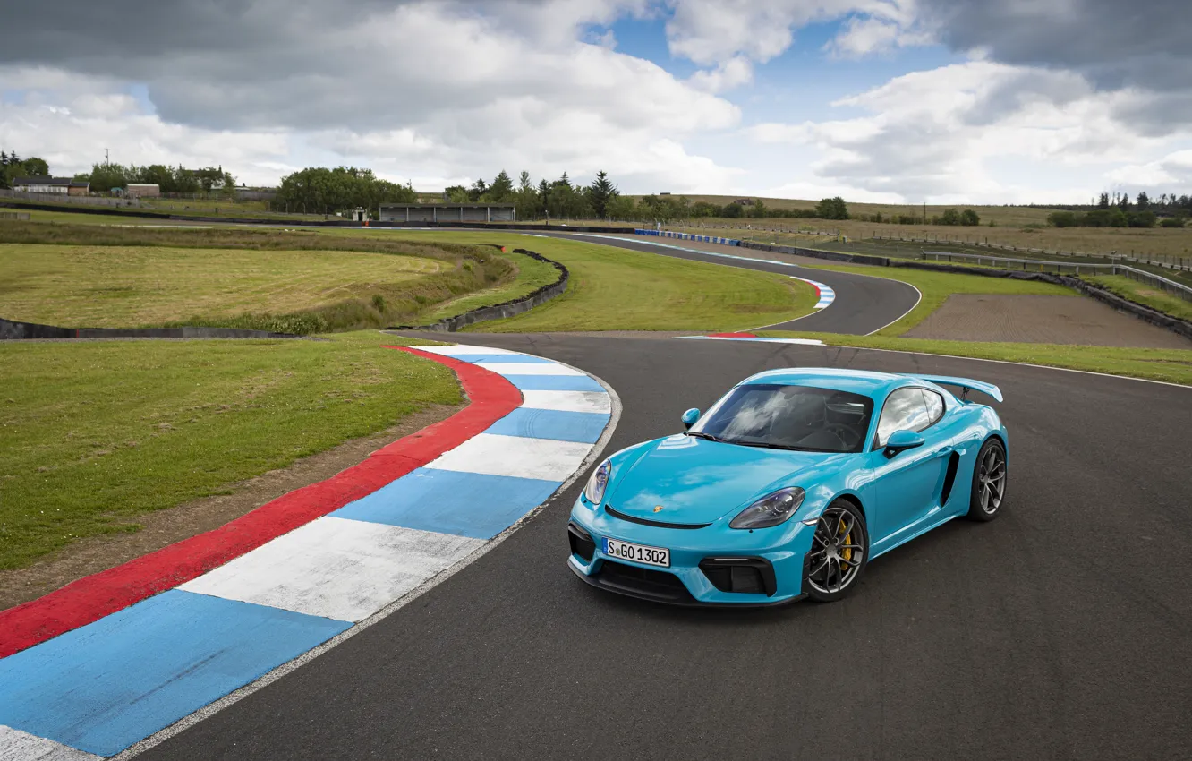 Porsche 718 Cayman gt4 2020