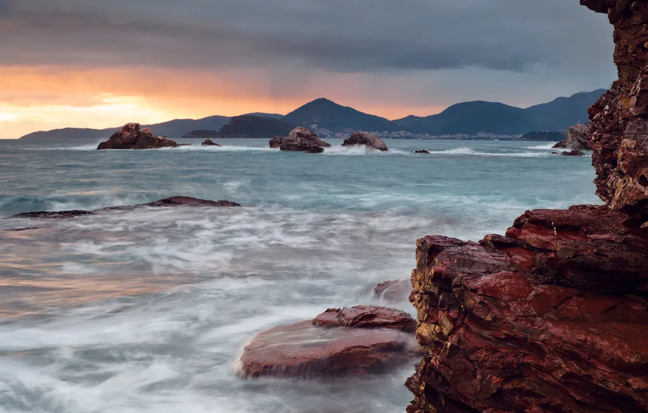 Фото обои море, волны, вода, закат, камни, скалы