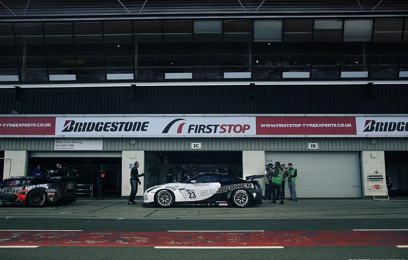 Фото обои FIA GT Silverstone, chevrolet corvett z06 #11, nissan gt-r #23