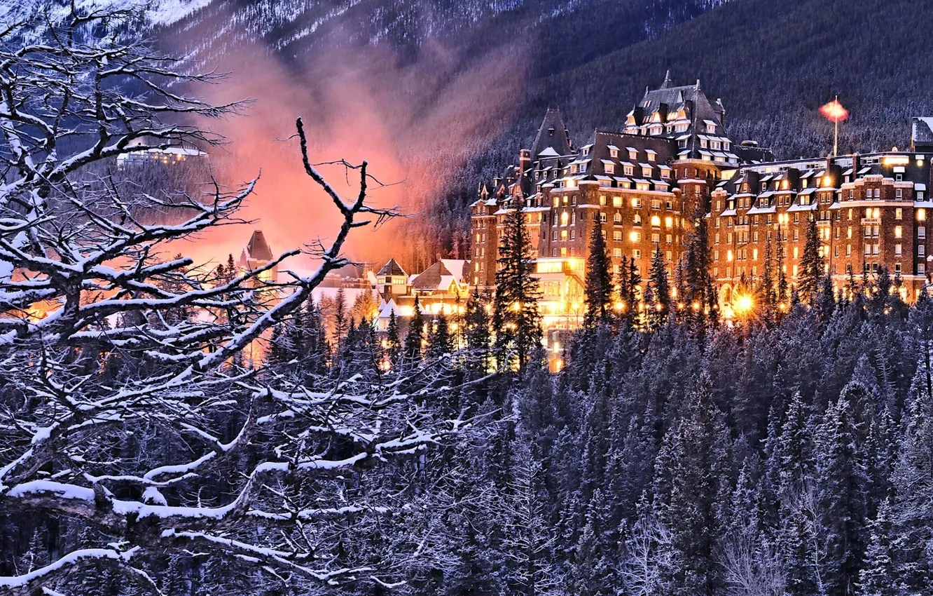 Фото обои лес, деревья, ветки, здание, Канада, Альберта, отель, Banff National Park
