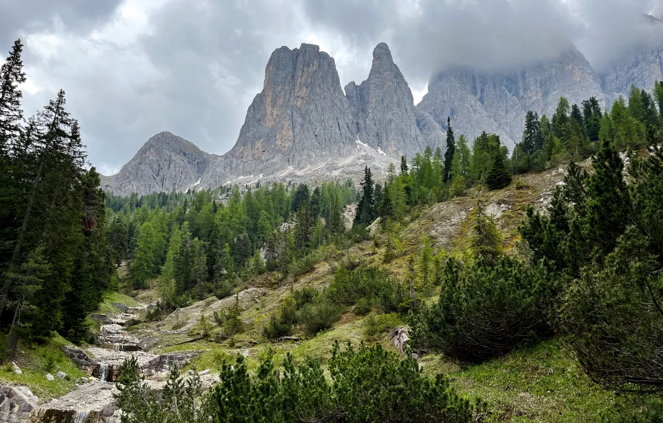 Фото обои небо, деревья, горы, тучи, природа, скалы, Италия, Italy