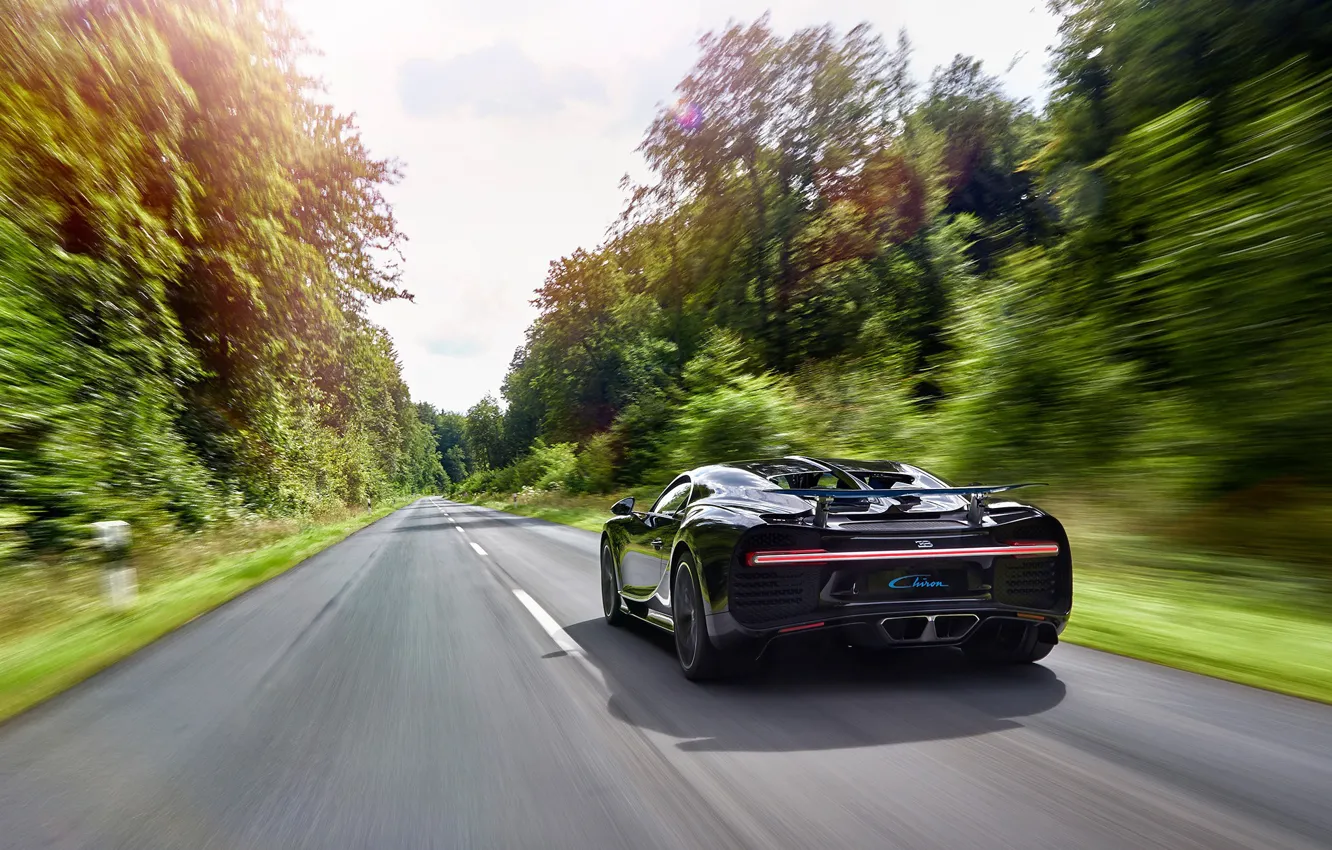 Фото обои car, Bugatti, logo, supercar, speed, asphalt, vegetation, Chiron