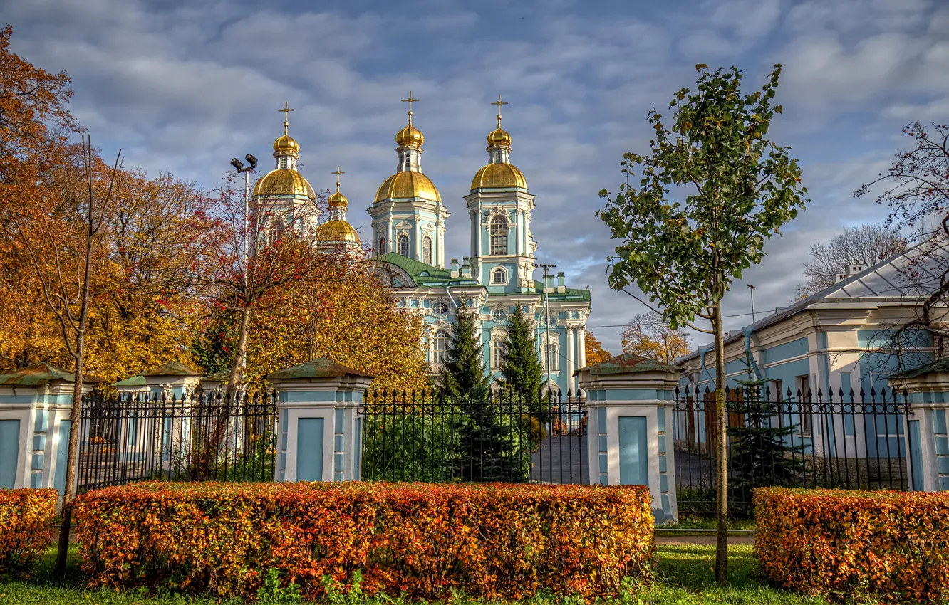 Фото обои осень, небо, солнце, облака, деревья, забор, Санкт-Петербург, церковь