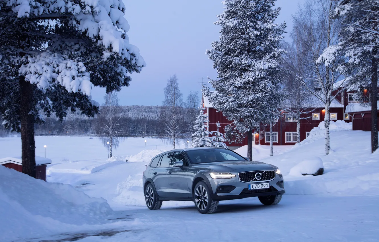 Фото обои зима, авто, снег, елки, Volvo, V60