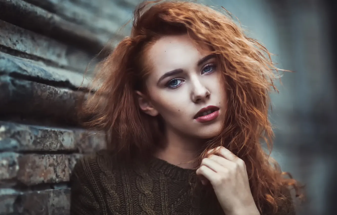 Фото обои взгляд, губки, рыжеволосая, боке