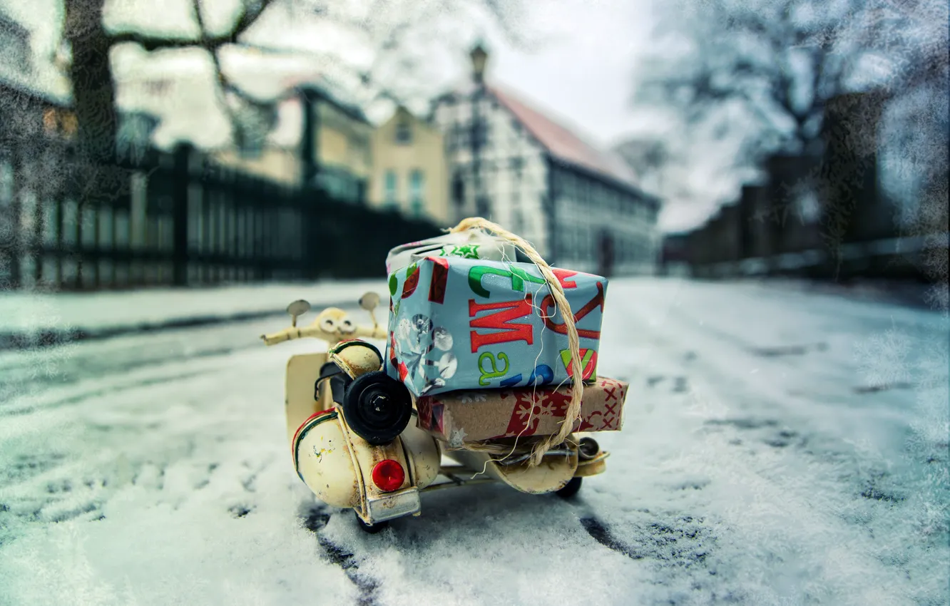 Фото обои зима, город, улица, подарки