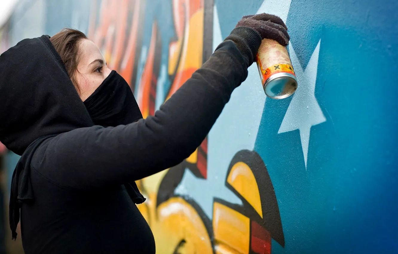 Фото обои девушка, стена, граффити, краска, Стиль, Монтана, балон
