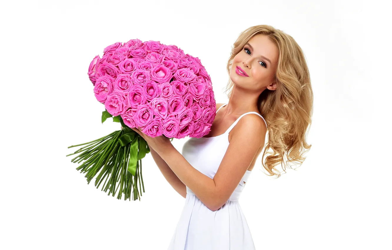 Фото обои цветы, улыбка, розы, букет, макияж, платье, прическа, блондинка